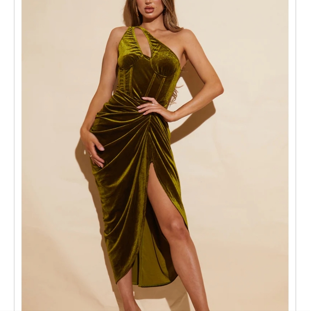 Pretty little think olive green dress